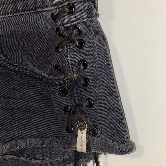 Festival• No. 2’s •Black Wash •Super Short •Cut Offs•by One Teaspoon x - Picture 2 of 6